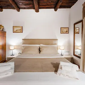 Apartment La Storia, Naples
